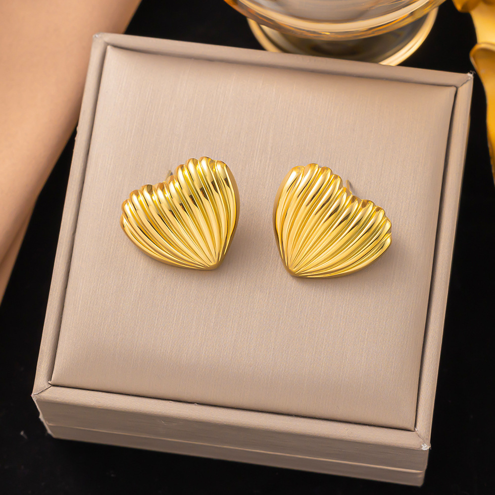 Aretes Corazon Dorados