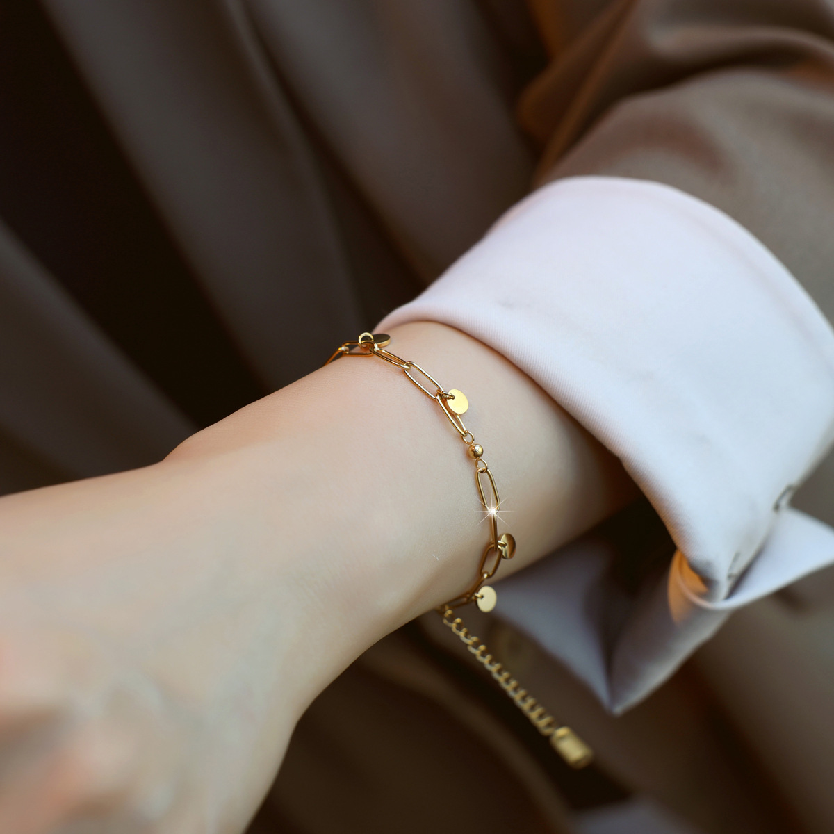 Brazalete Cadena Delgada & Circulos Dorados