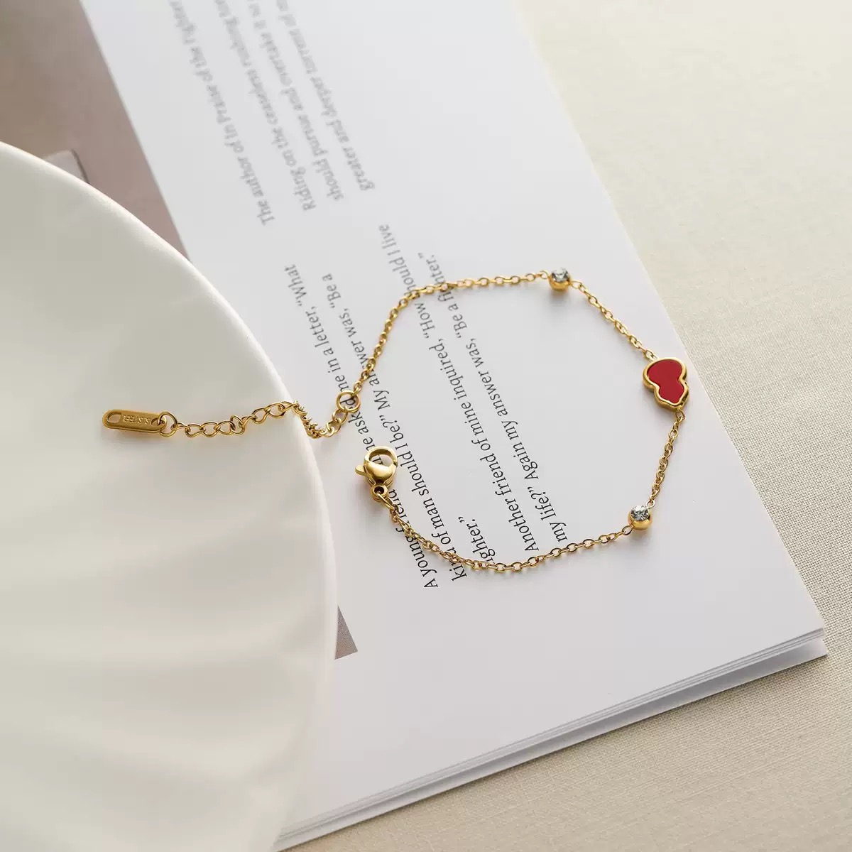 Brazalete Detalle en Rojo
