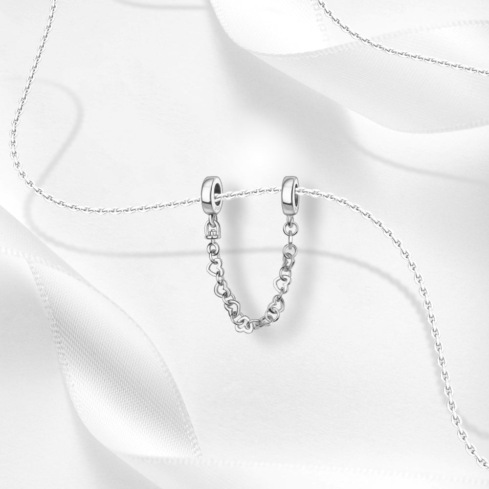 Cadena de Seguridad De Corazones Plata